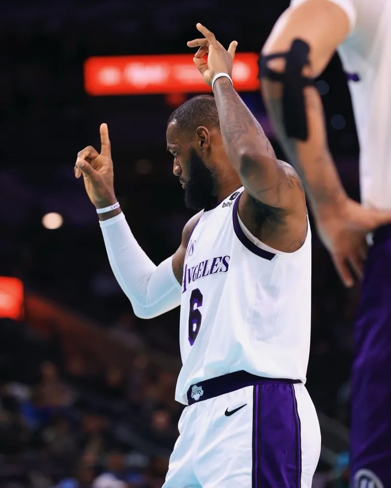 九游娱乐-穆古鲁扎回归赛场，败北首场状态亮眼，湖人观众沸腾！的简单介绍