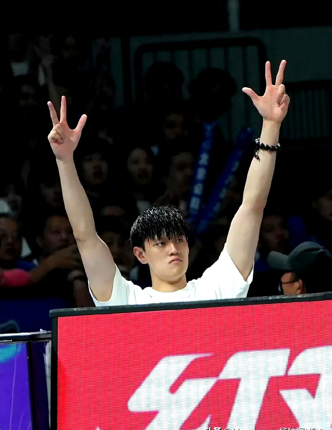 九游娱乐-凯恩在TL比赛中挺进下一轮，战术调整引发热议！的简单介绍